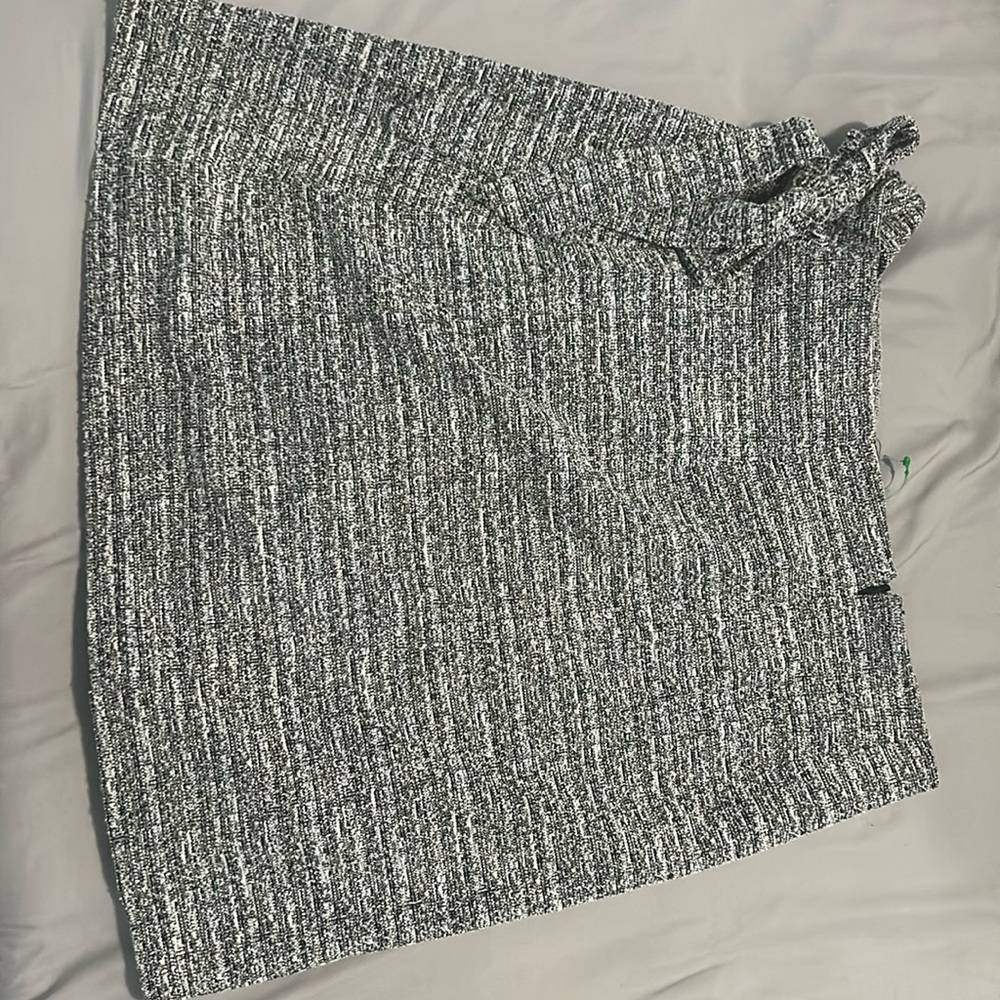 Grey skirt. Cute bow on the side. Size : M Brand: Benetton